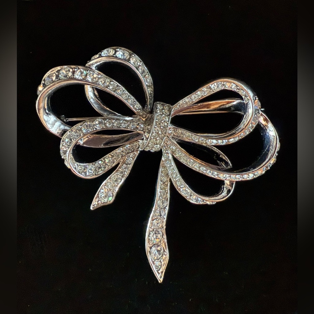 Faux and Fabulous! Vintage Kenneth Jay Lane Bow Pin of Faux Diamonds:Crystals!